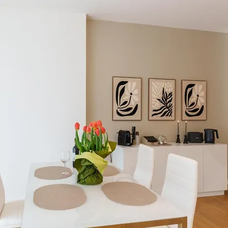 Tell Him Apartament *