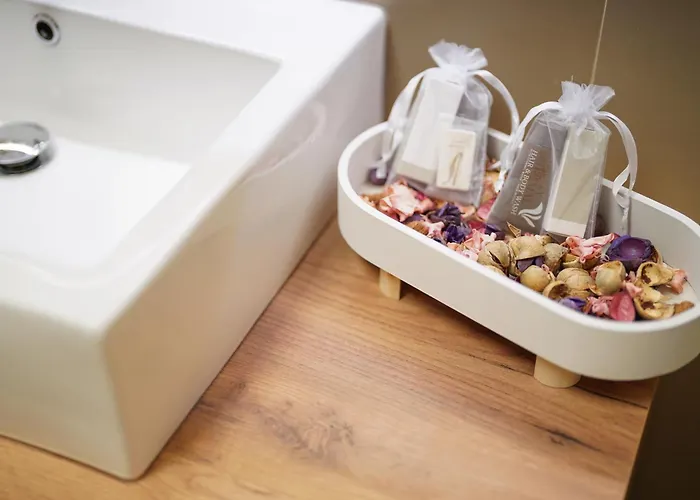 Tell Him Apartament *